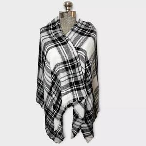 ModCloth Women's Black & White Plaid, Tartan Wide Scarf, Blanket Wrap w/Fringe
